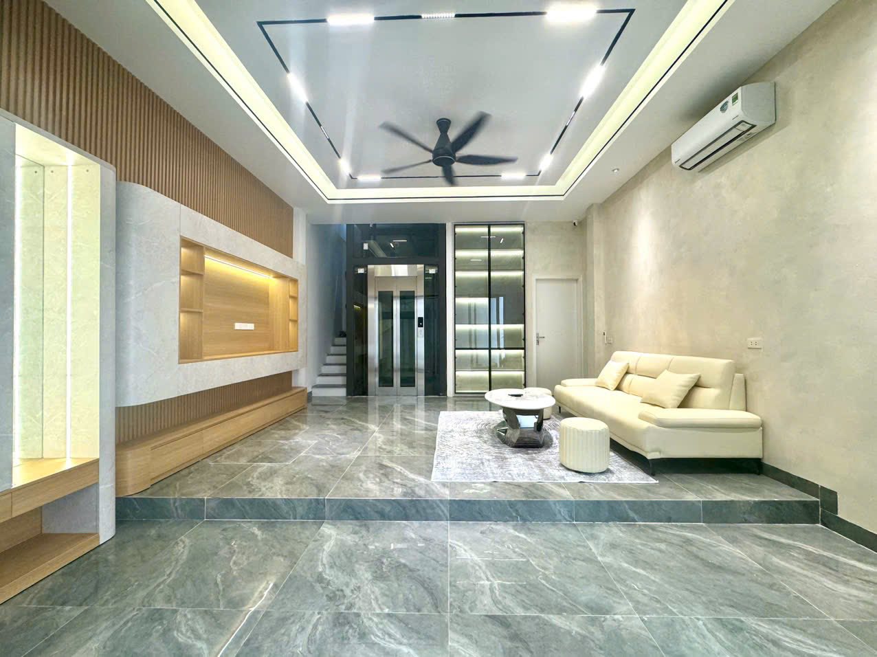 NHÀ MỚI 7 TẦNG THANG MÁY – XUÂN LA – Ô TÔ VÀO NHÀ – 25 TỶ - Ảnh chính